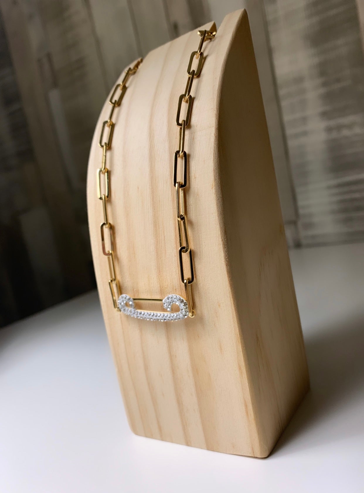 Collier épingle à nourrice avec strass