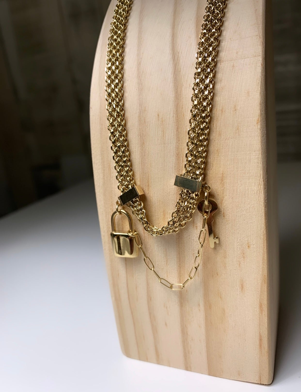 Collier cadenas et clé doré
