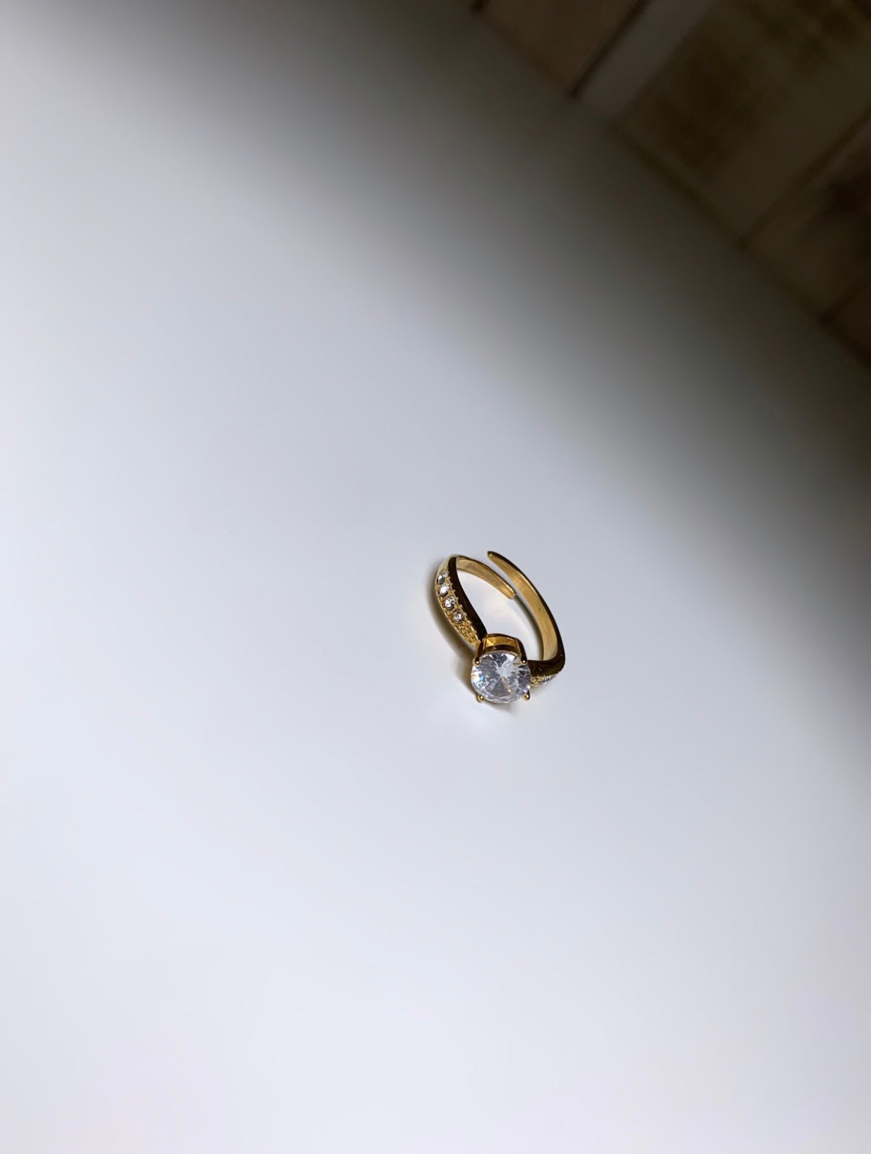 Bague grosse perle avec petits diamants