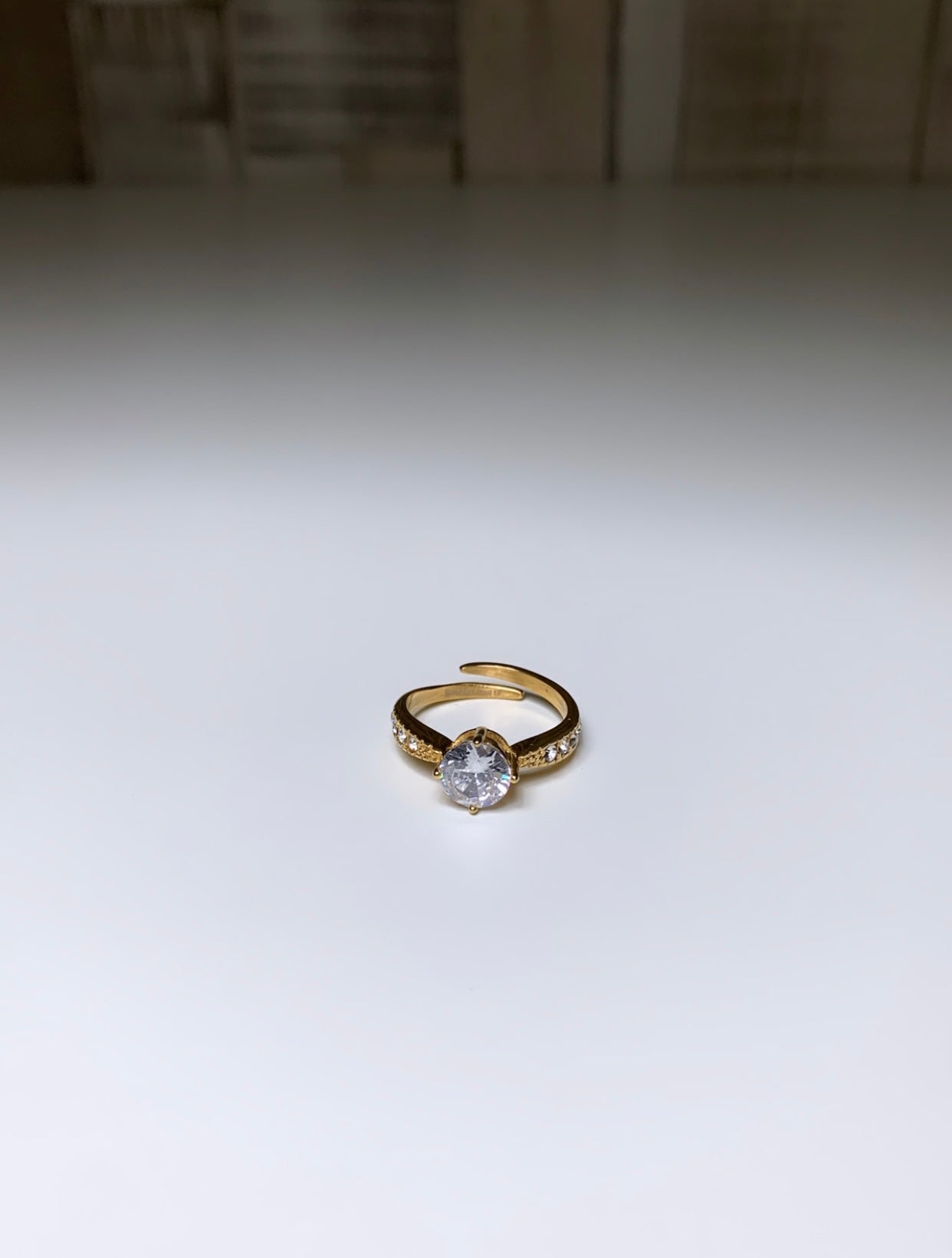 Bague grosse perle avec petits diamants