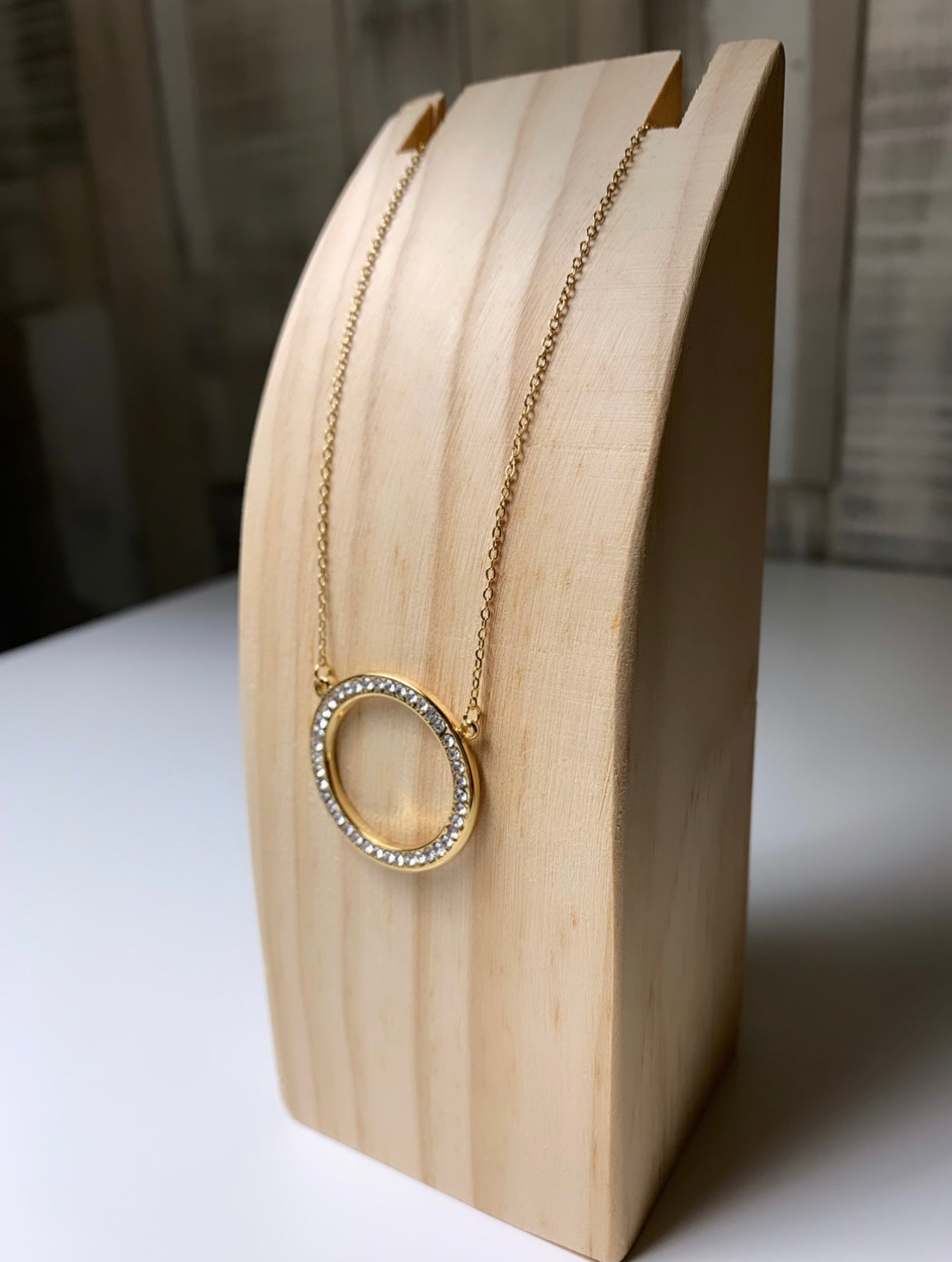 Collier grand cercle avec strass
