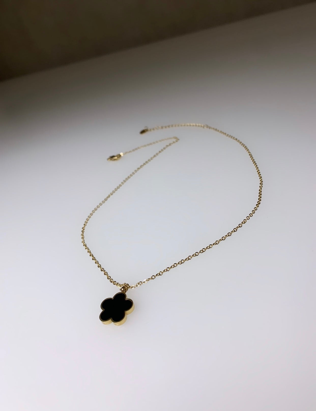 Collier Romance réversible trèfle blanc nacré et noir