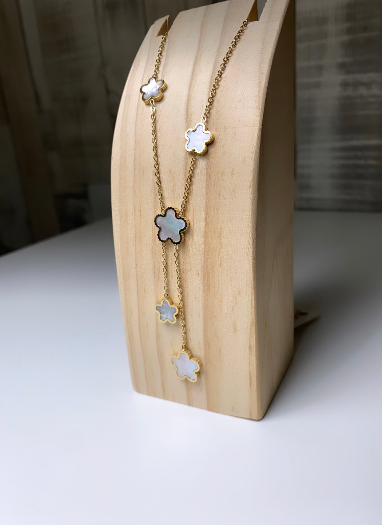 Collier plusieurs trèfle blanc nacré