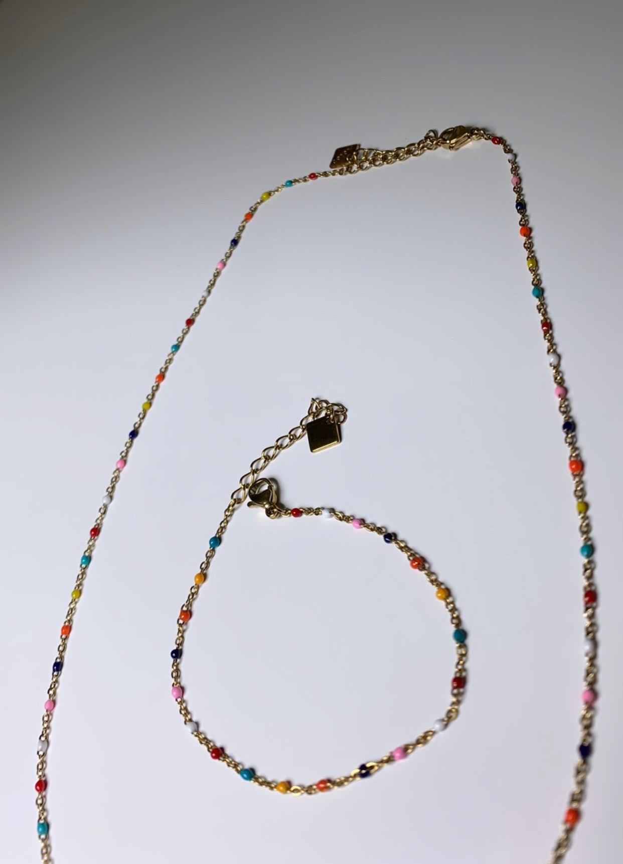 Ensemble collier et gourmette pierres multicolores