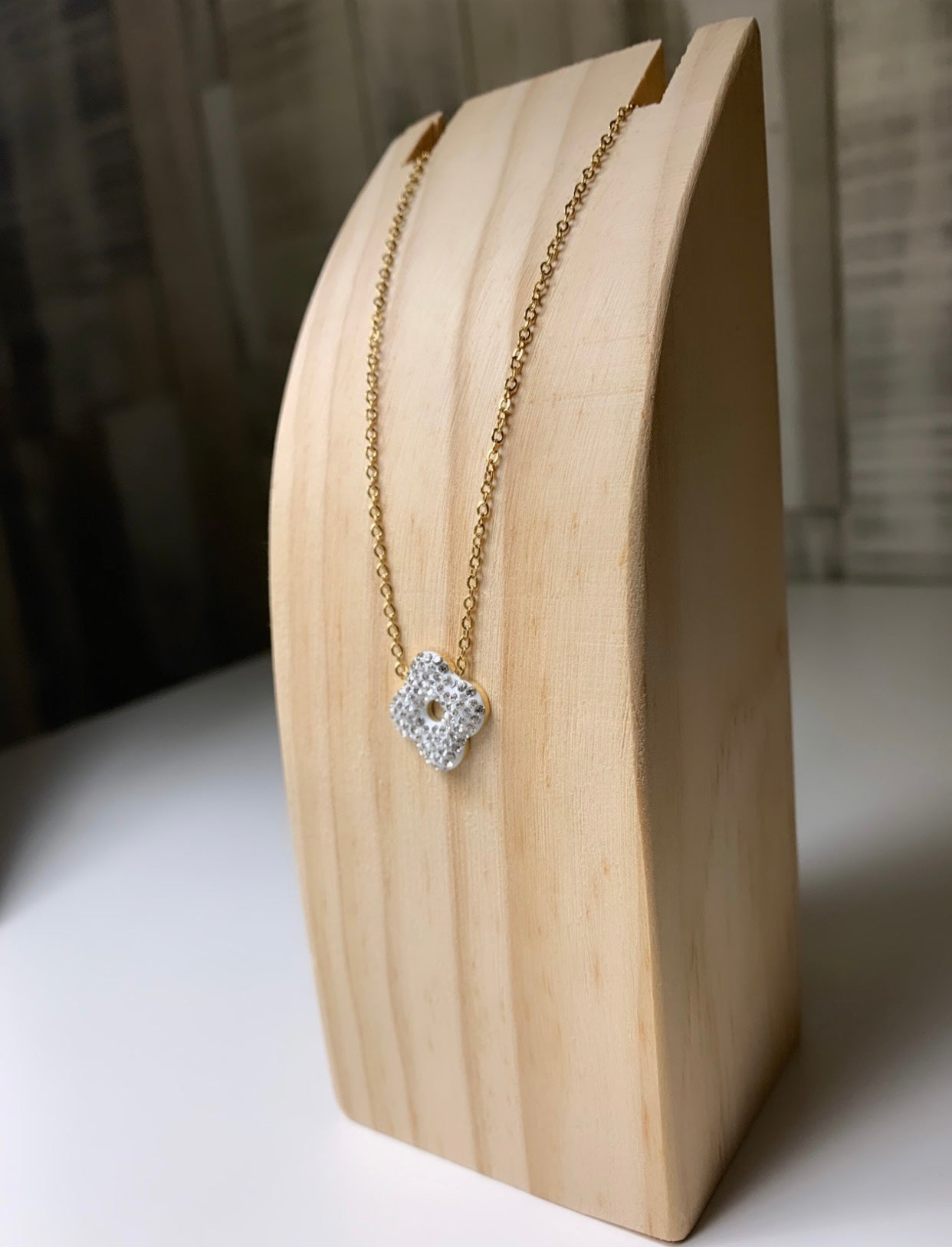 Collier trèfle avec strass