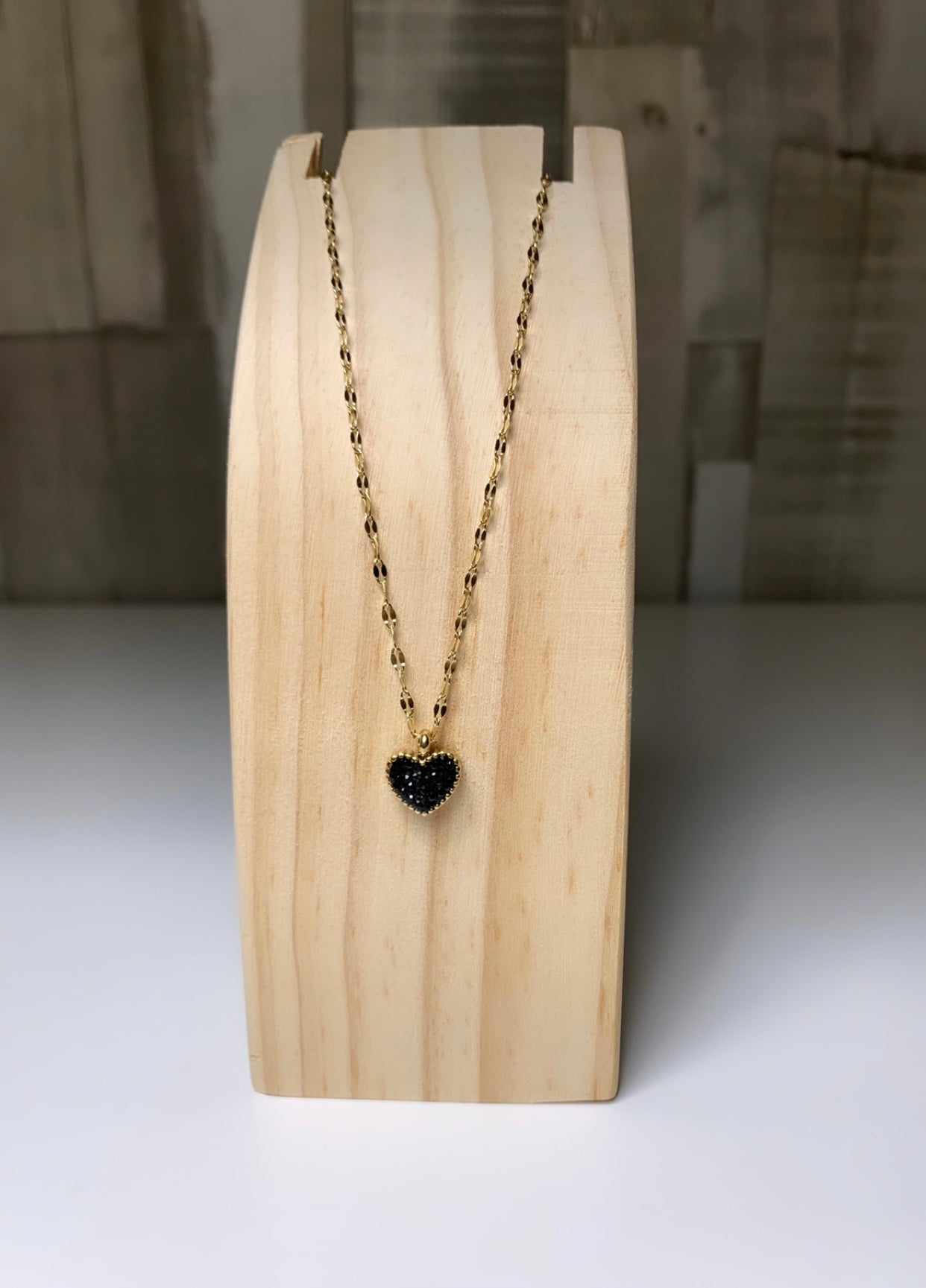 Collier cœur avec strass blanc et noir