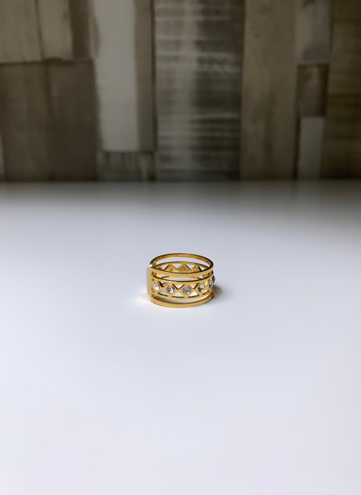 Bague large ajouré avec strass