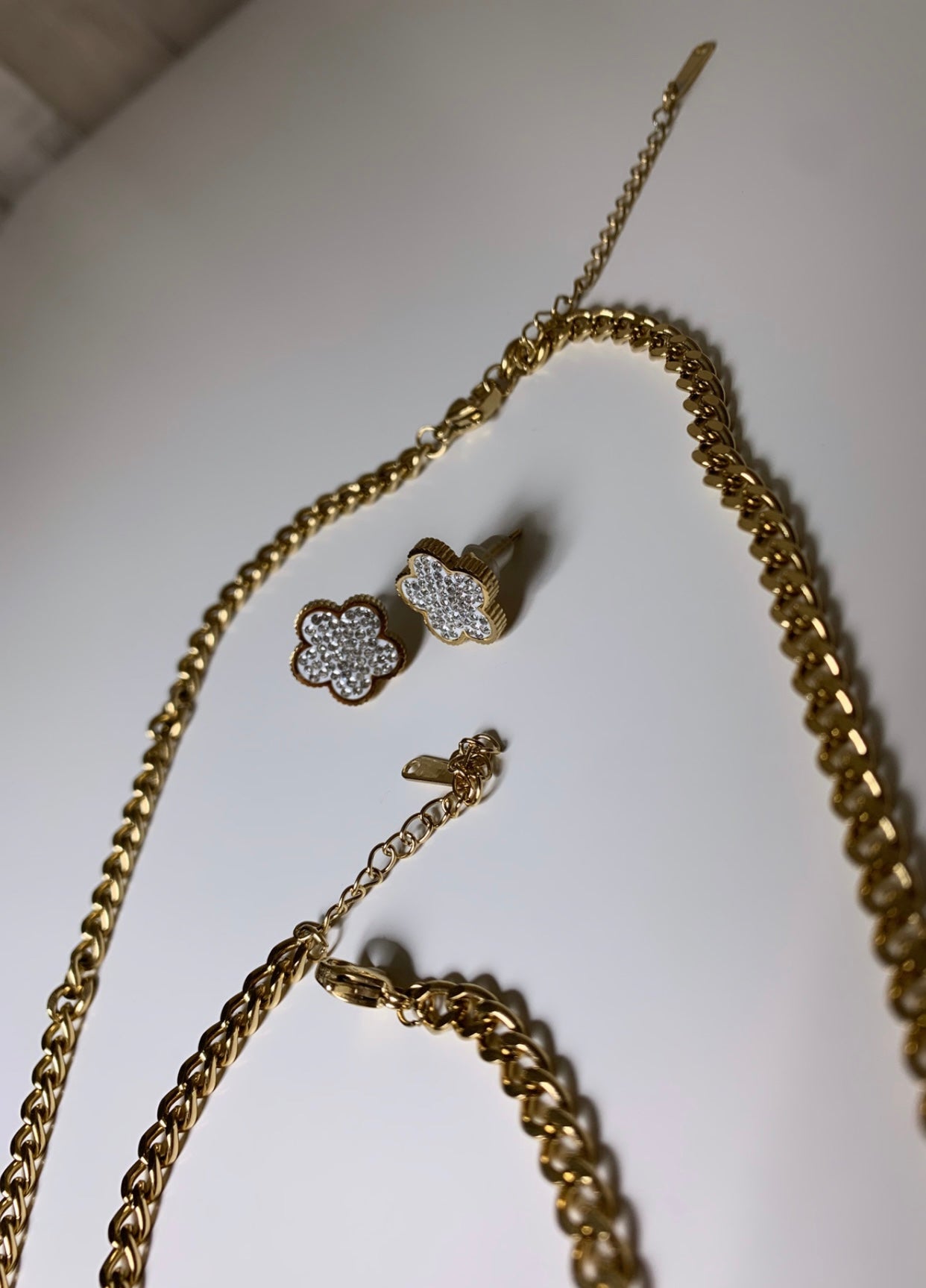 Ensemble collier & gourmette et boucles d’oreilles