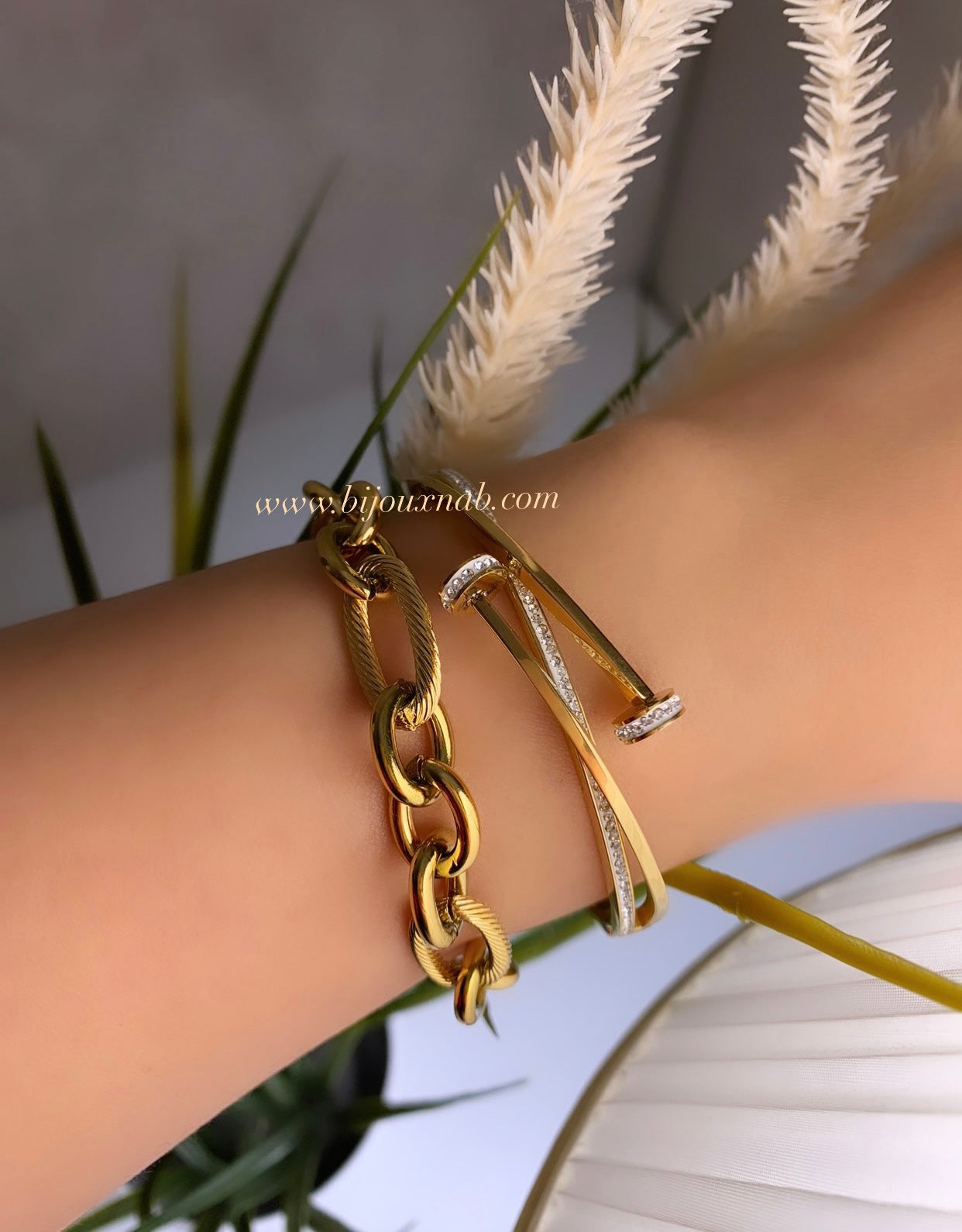 Bracelet jonc deux clous croisés