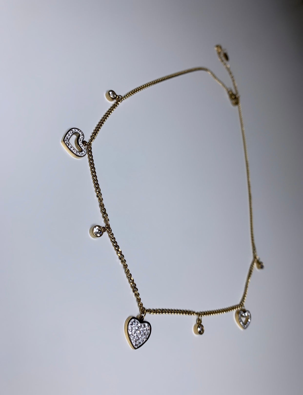 Collier plusieurs pendentifs coeurs diamants et perles