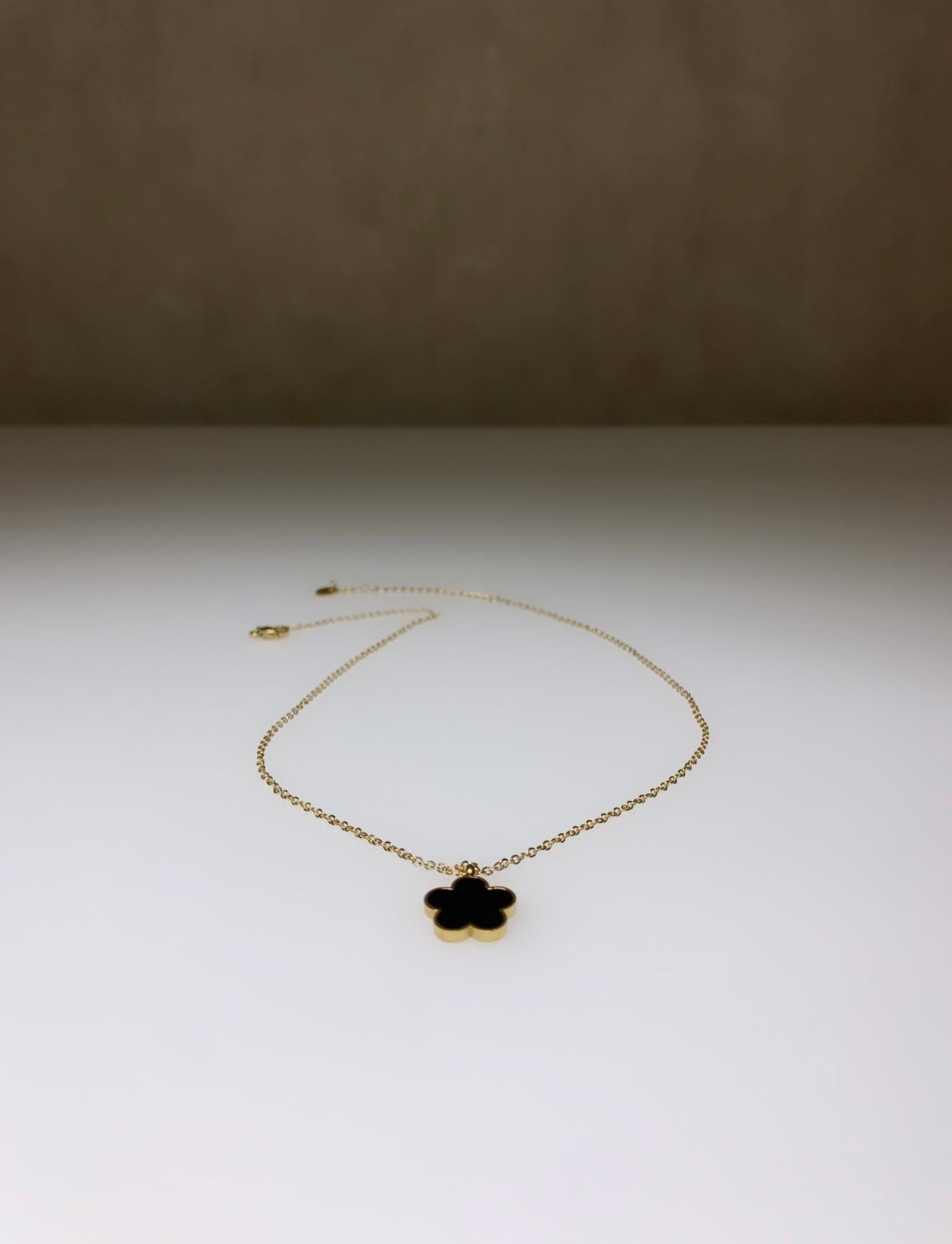 Collier Romance réversible trèfle blanc nacré et noir