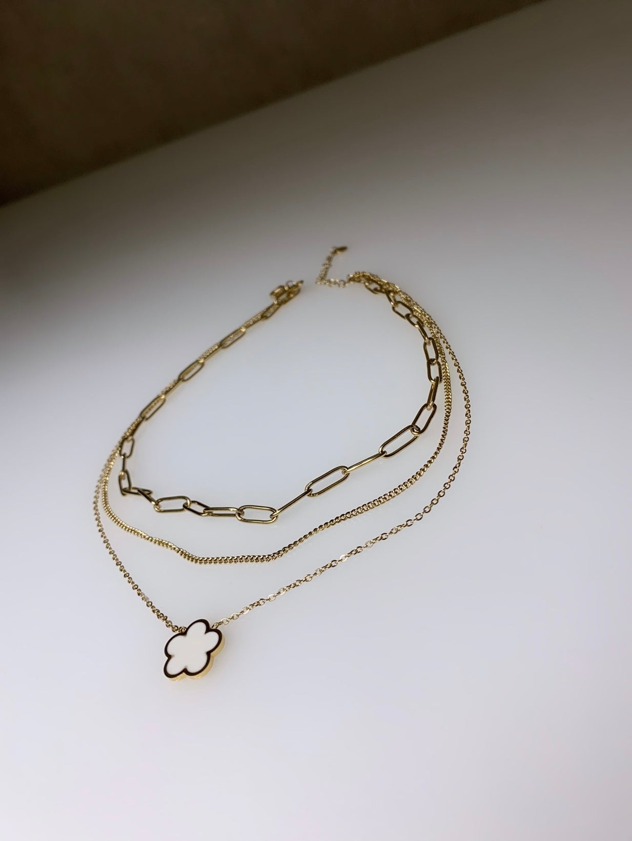 Collier Lara multi-rangs trèfle blanc