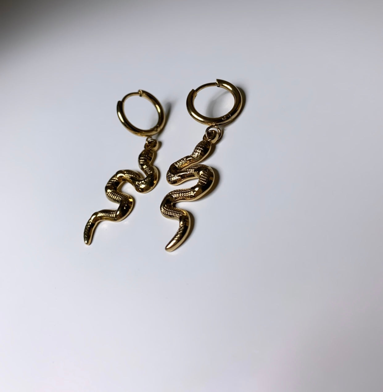 Boucles d’oreilles serpent doré