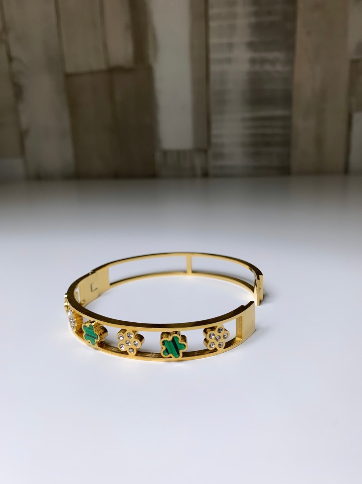 Bracelet fleurs avec strass et vert