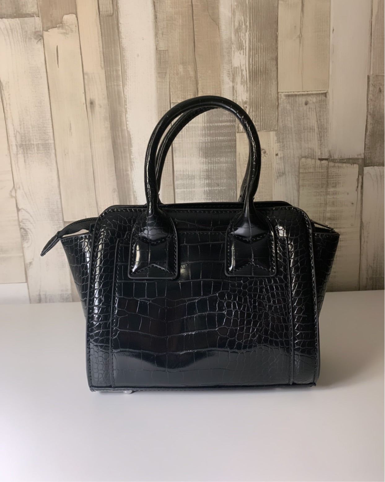 Sac à bandoulière noir effet croco