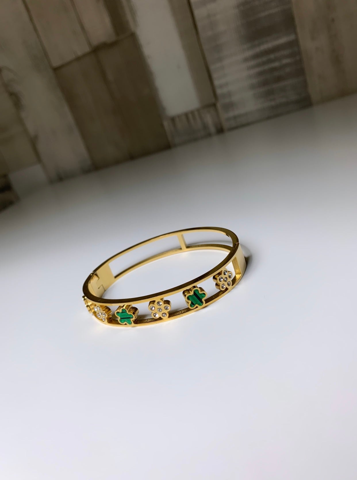 Bracelet fleurs avec strass et vert